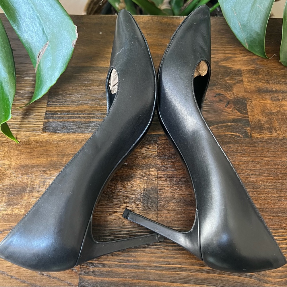 Saint Laurent Black Leather Pointed Toe Heels 37.5 $875 - Picture 10 of 17